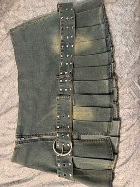 Denim pleated skirt